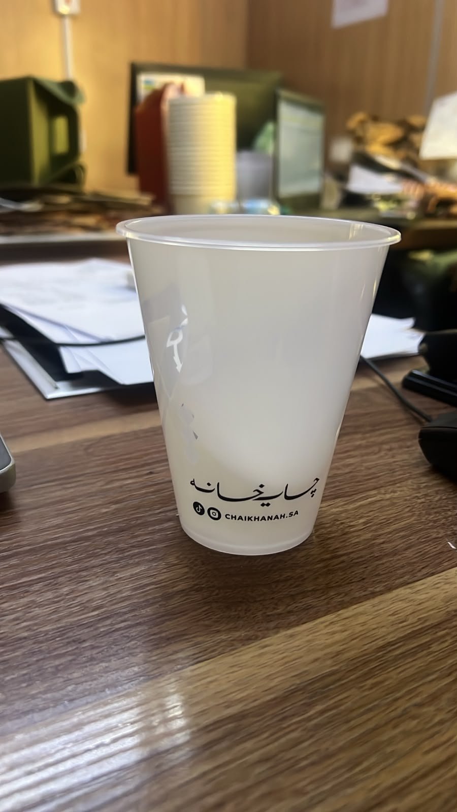 أكواب 12 أونص عريض بلاستيكية مقوى ( انجكشن PP ) مطبوع فل برنت ( طباعة كاملة ) مع غطاء فلات